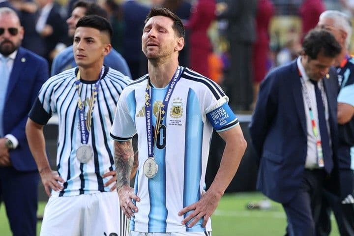 Entre lágrimas, Messi recibió una ovación de los hinchas argentinos