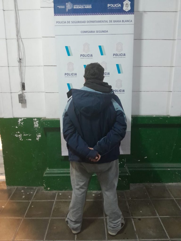 Dos aprehendidos por resistirse a l autoridad en un operativo