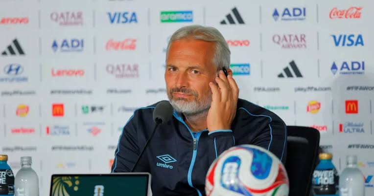Insólito: el entrenador de RD Congo se enteró de la muerte de su padre en conferencia de prensa