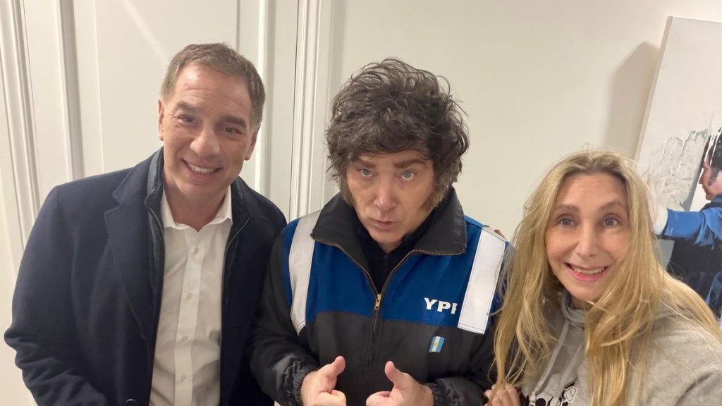 Javier y Karina Milei llegan a Bahía Blanca junto a Santilli para recorrer obras e inversiones clave